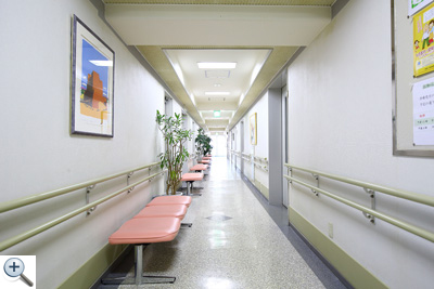 クリックして拡大 診察室前